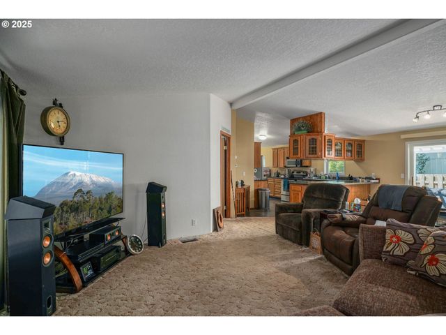 1655 S ELM St 3, Canby, OR 97013
