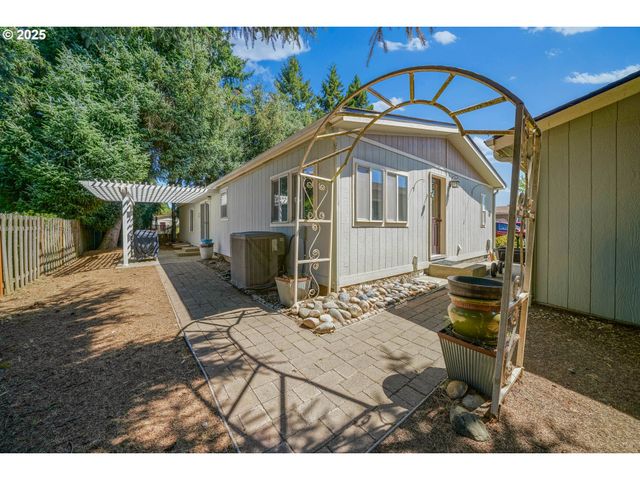 1655 S ELM St 3, Canby, OR 97013