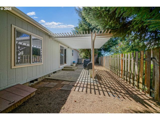 1655 S ELM St 3, Canby, OR 97013