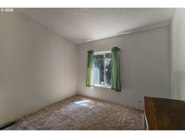 1655 S ELM St 3, Canby, OR 97013
