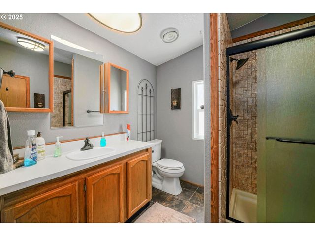 1655 S ELM St 3, Canby, OR 97013