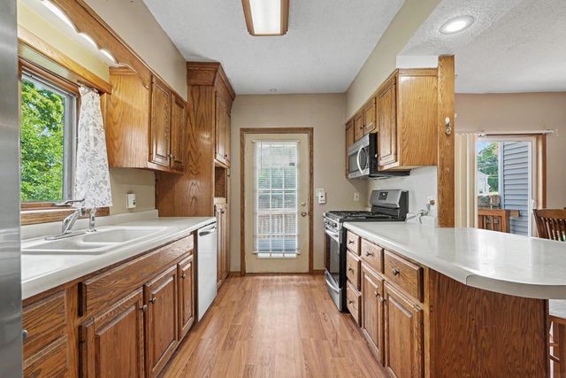 302 8th Ave NE, Independence, IA 50644