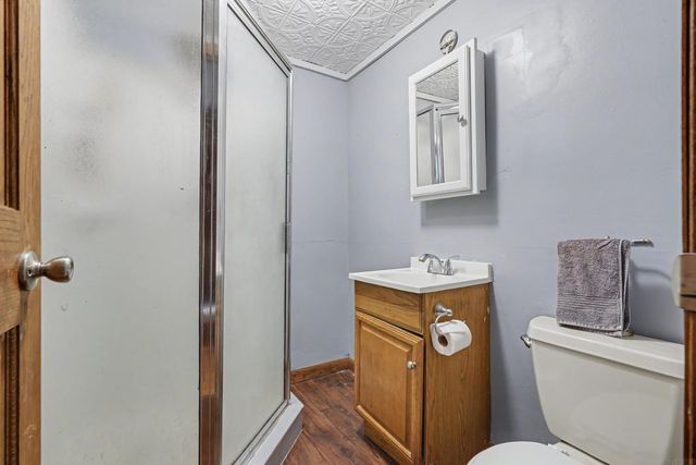 302 8th Ave NE, Independence, IA 50644