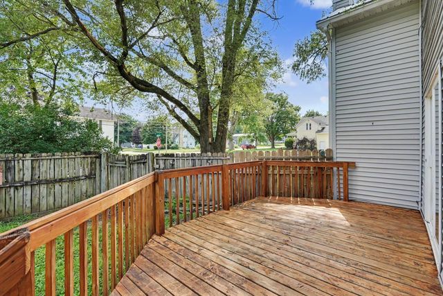 302 8th Ave NE, Independence, IA 50644