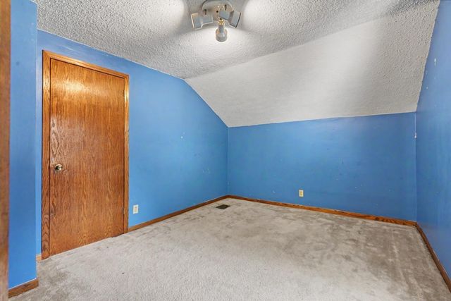 302 8th Ave NE, Independence, IA 50644
