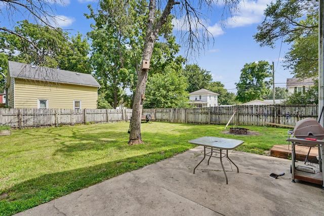302 8th Ave NE, Independence, IA 50644