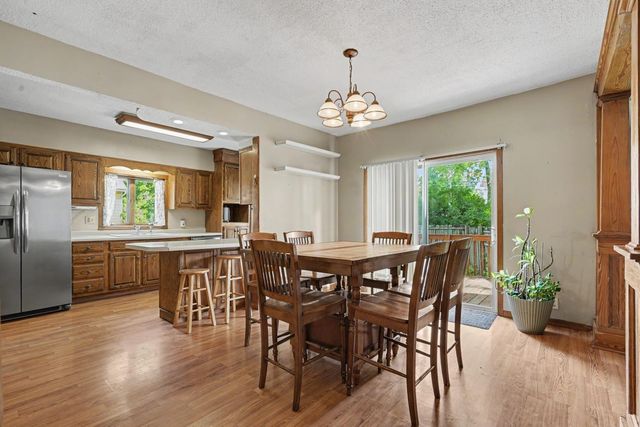 302 8th Ave NE, Independence, IA 50644