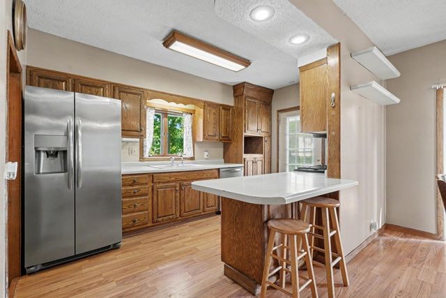 302 8th Ave NE, Independence, IA 50644