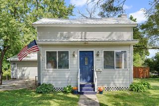 302 8th Ave NE, Independence, IA 50644