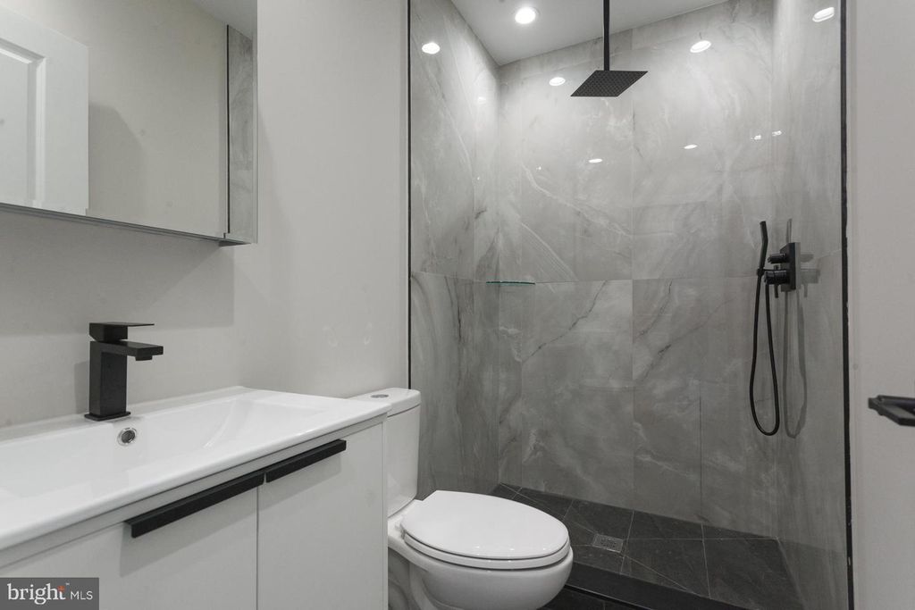 3849 FAIRMOUNT AVE, Philadelphia, PA 19104