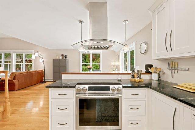 8 Freshet Road, Madbury, NH 03823