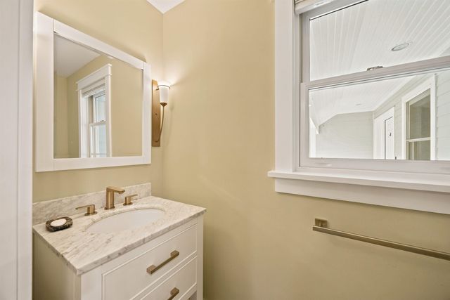 8 Freshet Road, Madbury, NH 03823