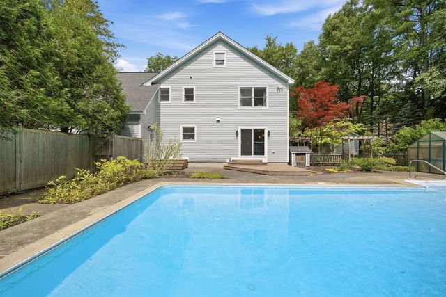 8 Freshet Road, Madbury, NH 03823