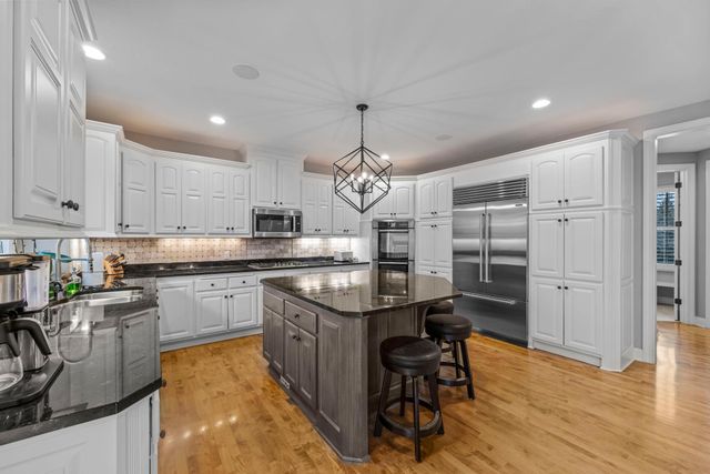 18434 Bearpath Trail, Eden Prairie, MN 55347