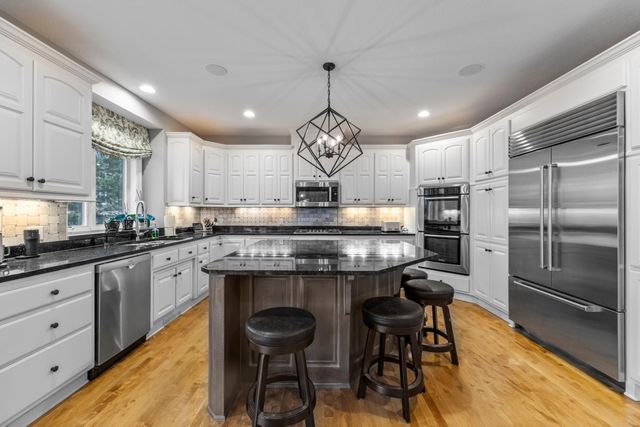 18434 Bearpath Trail, Eden Prairie, MN 55347