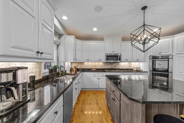 18434 Bearpath Trail, Eden Prairie, MN 55347