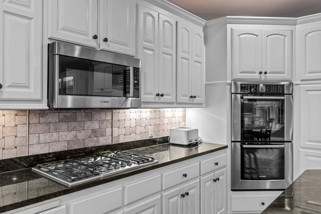 18434 Bearpath Trail, Eden Prairie, MN 55347