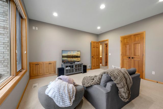 18434 Bearpath Trail, Eden Prairie, MN 55347