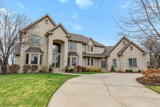 18434 Bearpath Trail, Eden Prairie, MN 55347