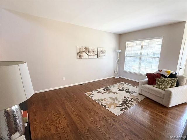 41271 N Maplewood Drive, Canton, MI 48187