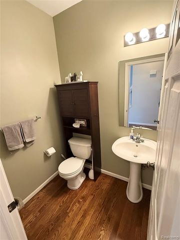 41271 N Maplewood Drive, Canton, MI 48187