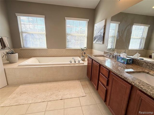 41271 N Maplewood Drive, Canton, MI 48187