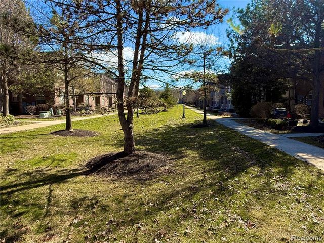 41271 N Maplewood Drive, Canton, MI 48187