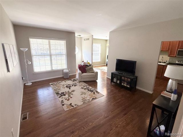 41271 N Maplewood Drive, Canton, MI 48187