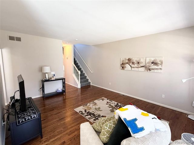 41271 N Maplewood Drive, Canton, MI 48187