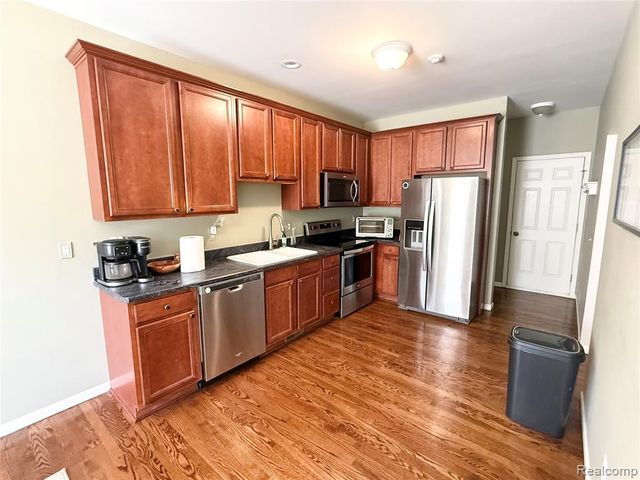 41271 N Maplewood Drive, Canton, MI 48187