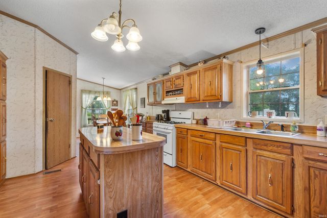 3659 S Warren Road, Huntington, IN 46750