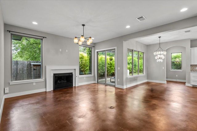913 Stobaugh ST B, Austin, TX 78757