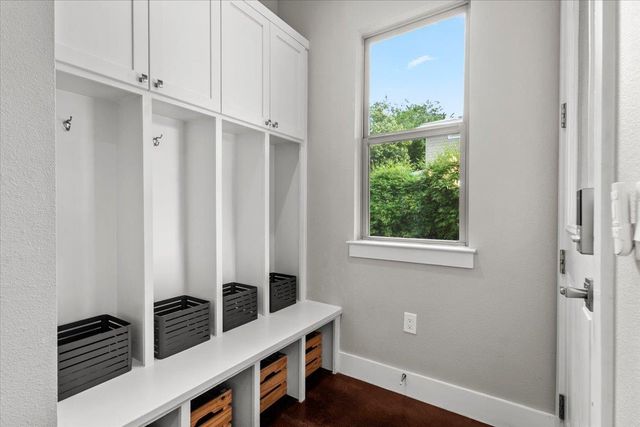 913 Stobaugh ST B, Austin, TX 78757