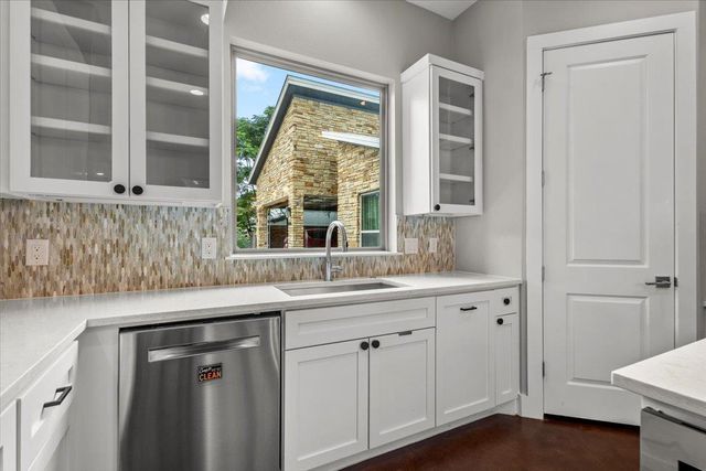 913 Stobaugh ST B, Austin, TX 78757