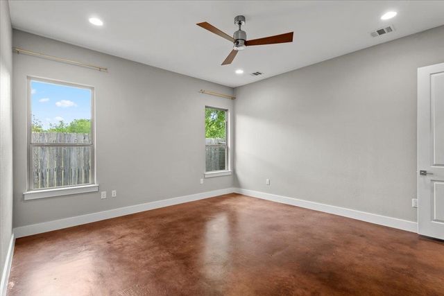 913 Stobaugh ST B, Austin, TX 78757