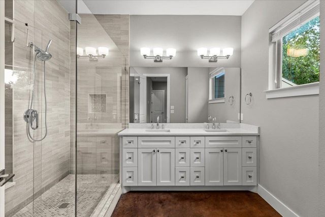 913 Stobaugh ST B, Austin, TX 78757