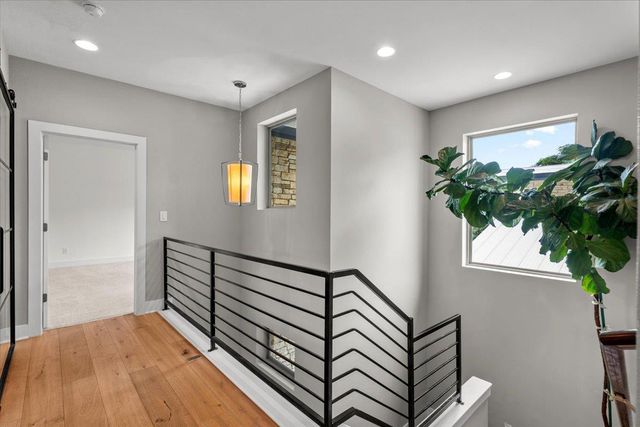 913 Stobaugh ST B, Austin, TX 78757