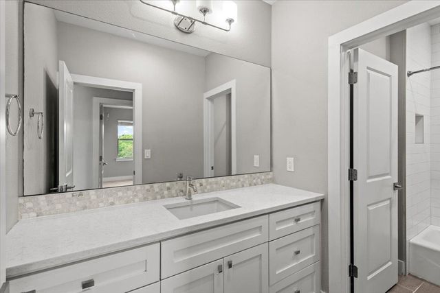 913 Stobaugh ST B, Austin, TX 78757