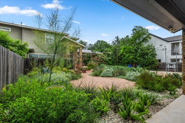 913 Stobaugh ST B, Austin, TX 78757