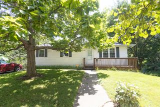 1052 BOND ST, Moberly, MO 65270