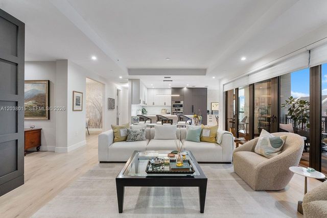 718 Valencia Avenue 403, Coral Gables, FL 33134