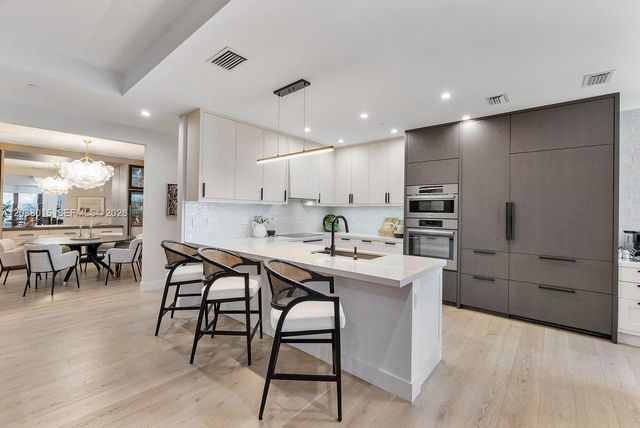 718 Valencia Avenue 403, Coral Gables, FL 33134