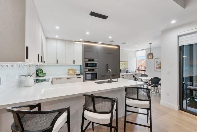 718 Valencia Avenue 403, Coral Gables, FL 33134