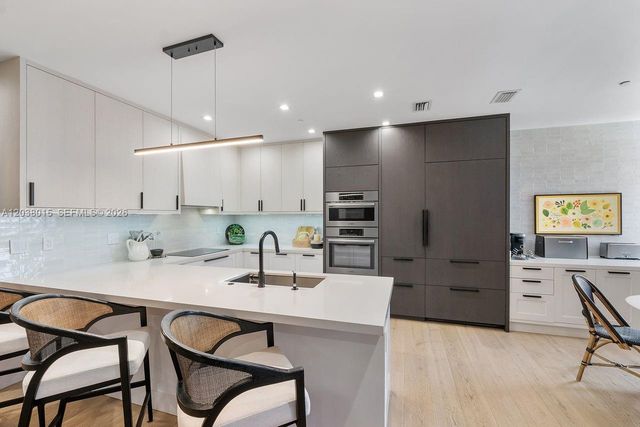 718 Valencia Avenue 403, Coral Gables, FL 33134