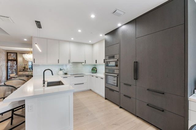718 Valencia Avenue 403, Coral Gables, FL 33134