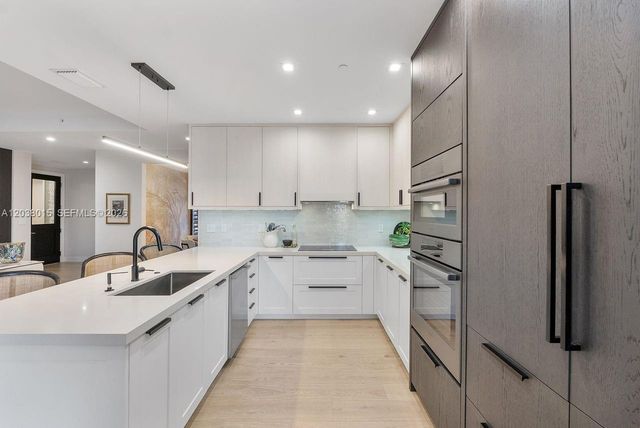 718 Valencia Avenue 403, Coral Gables, FL 33134