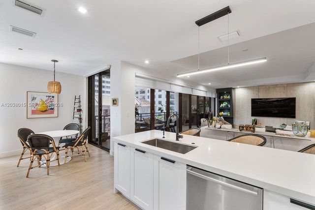 718 Valencia Avenue 403, Coral Gables, FL 33134