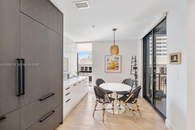 718 Valencia Avenue 403, Coral Gables, FL 33134