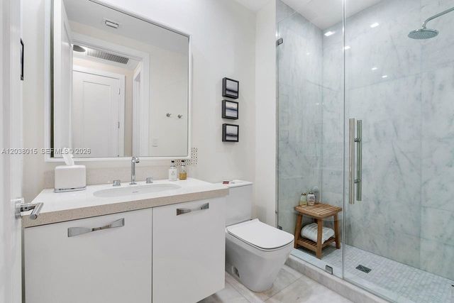 718 Valencia Avenue 403, Coral Gables, FL 33134