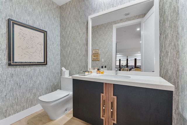 718 Valencia Avenue 403, Coral Gables, FL 33134